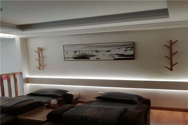 兄弟带我去体验了武汉东西湖区高端油压按摩休闲会所会所,会馆技师服务一流