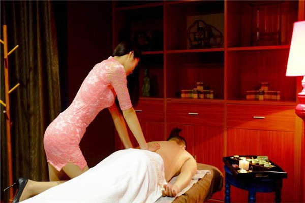 我在成都体验了下特色男士按摩养生会所，高端品质,高端生活