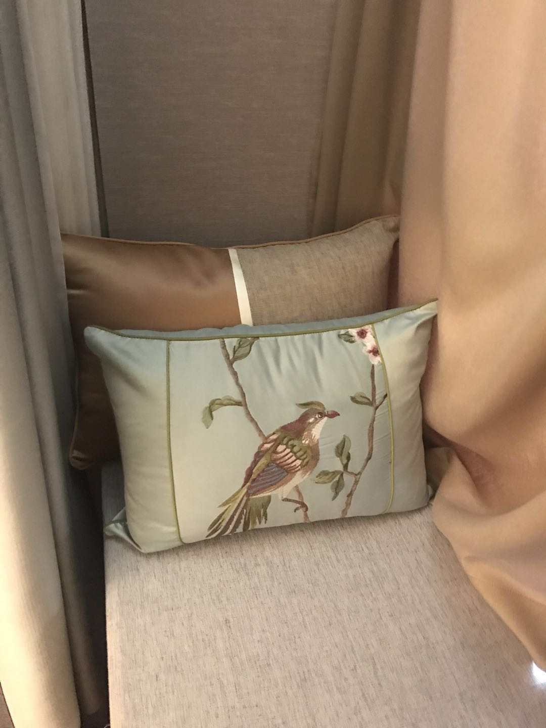 爽翻天满城区高端洗浴商务会所，花样眼花缭乱盛宴来袭